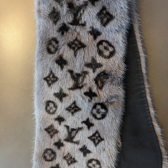 Luis Vuitton mink stole - Picture 6 of 7